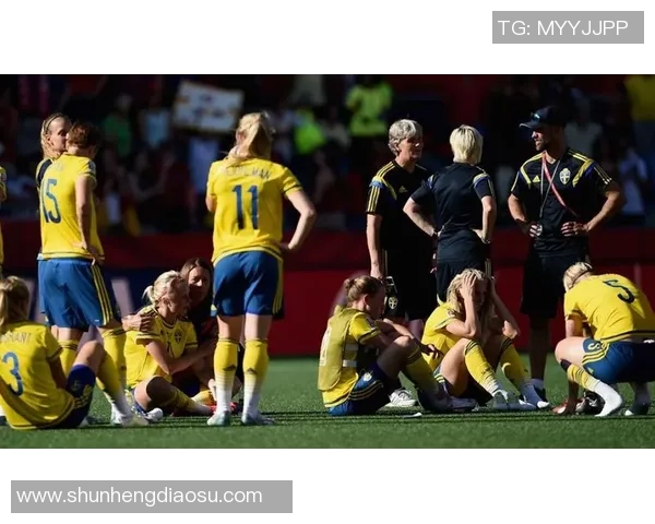 荷兰女足与雅典女足激战正酣谁能在这场较量中笑到最后